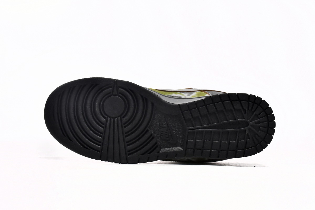     HUF x Nike Dunk Low SB Friends and Family