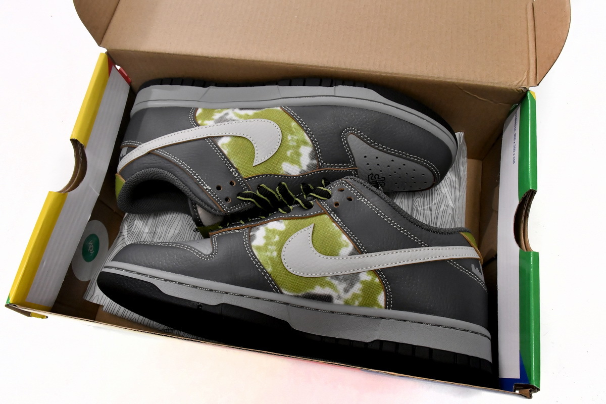     HUF x Nike Dunk Low SB Friends and Family