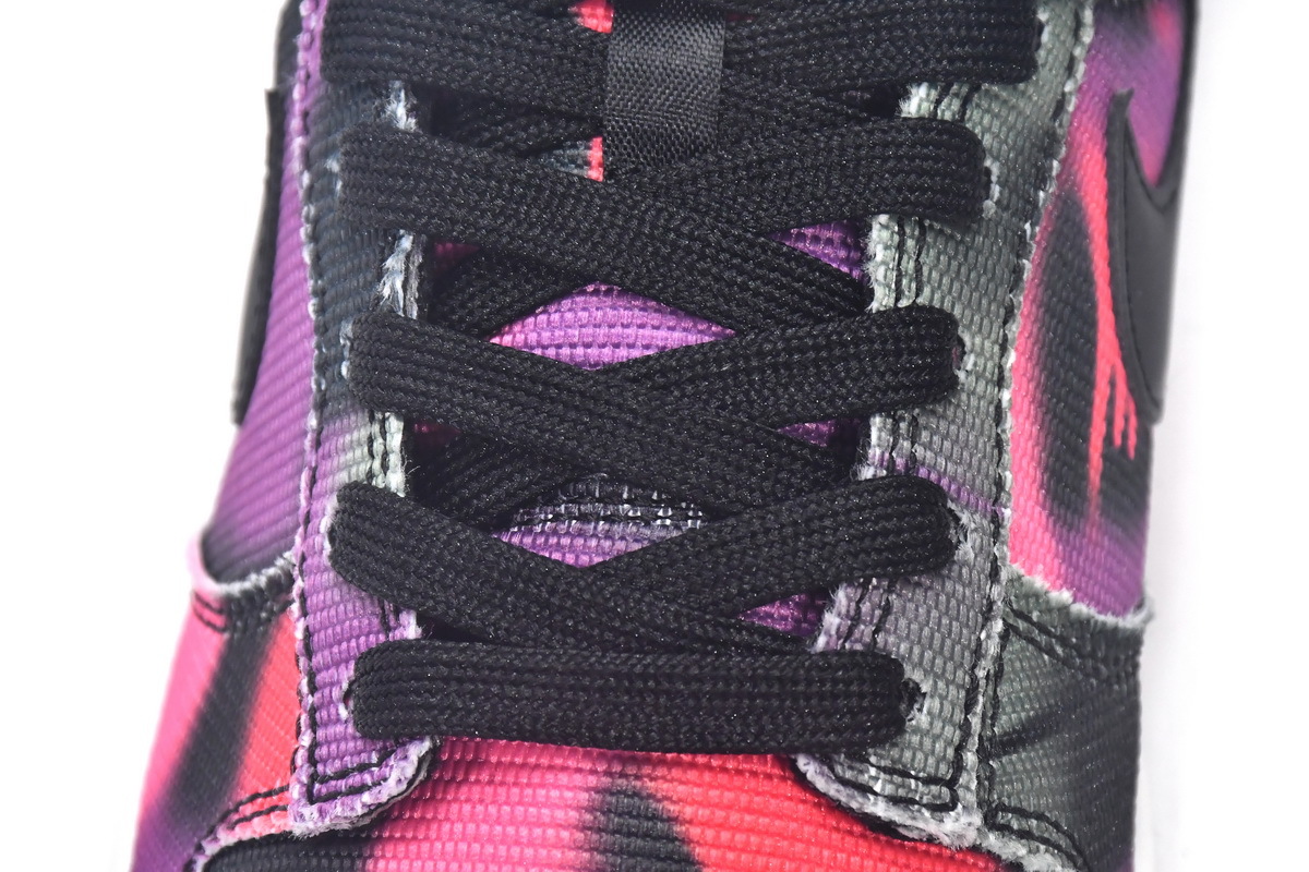     Nike Dunk Low Graffiti Pink