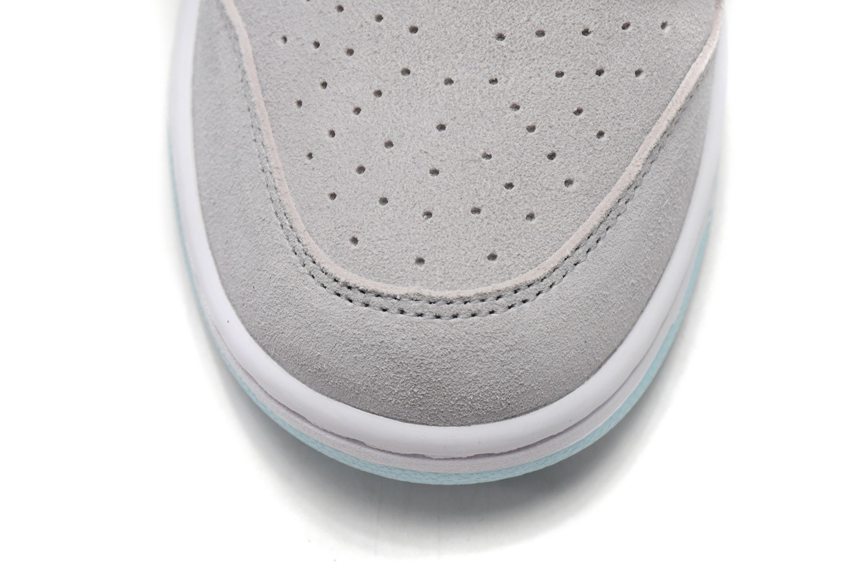     Nike Dunk Low SE Barber Shop Grey