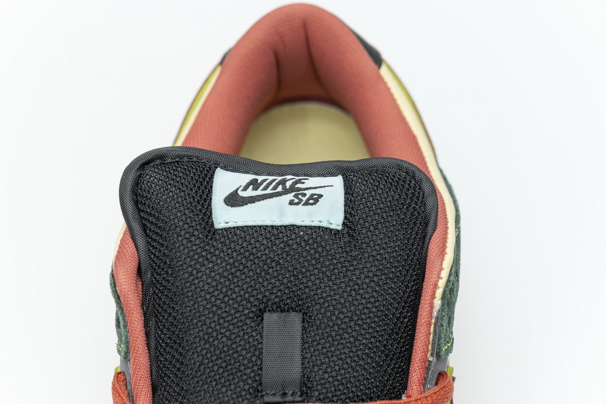     Nike Dunk SB Low Mosquito