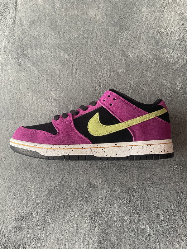     Nike SB Dunk Low ACG Terra Red Plum