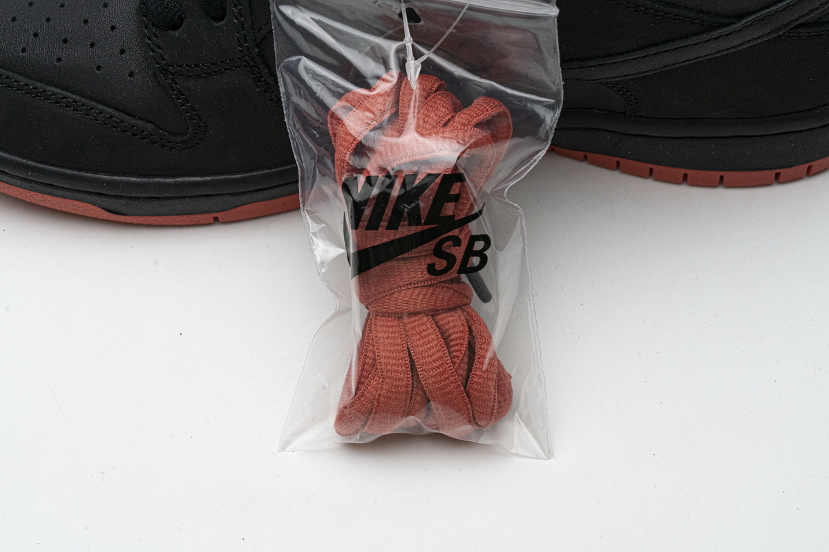    Nike SB Dunk Low Black Pigeon