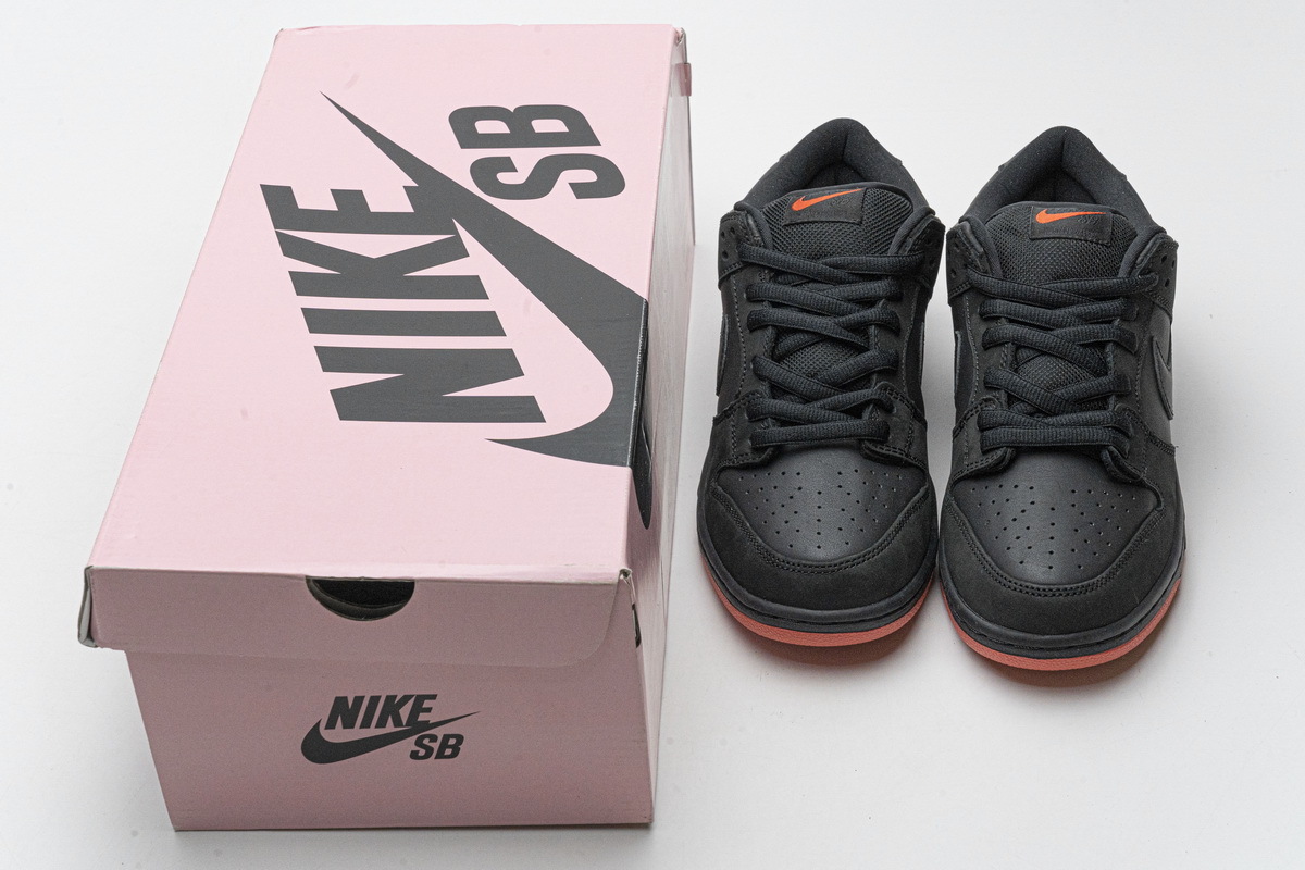     Nike SB Dunk Low Black Pigeon