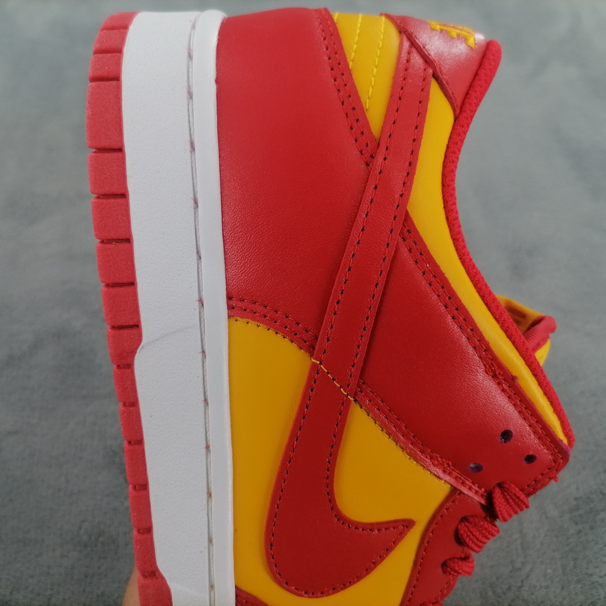    Nike SB Dunk Low Midas Gold​