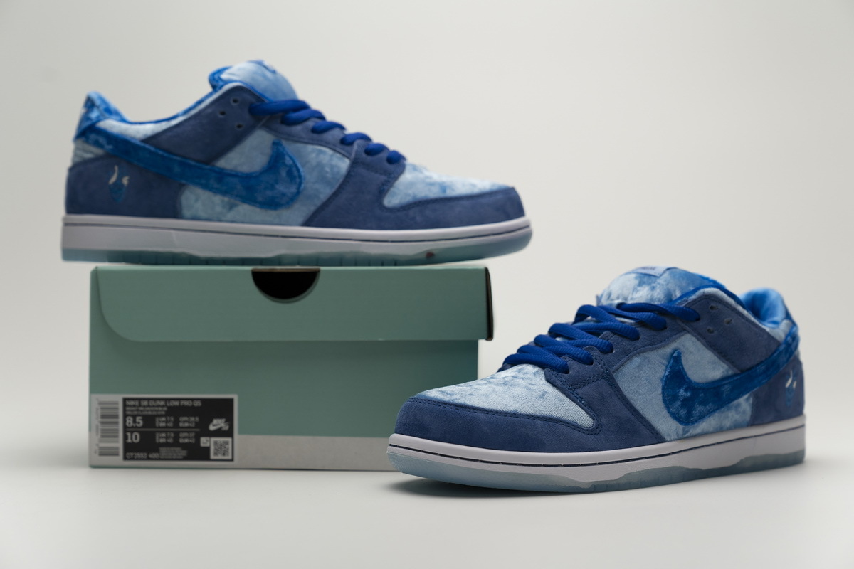     Nike SB Dunk Low Strange Love Blue