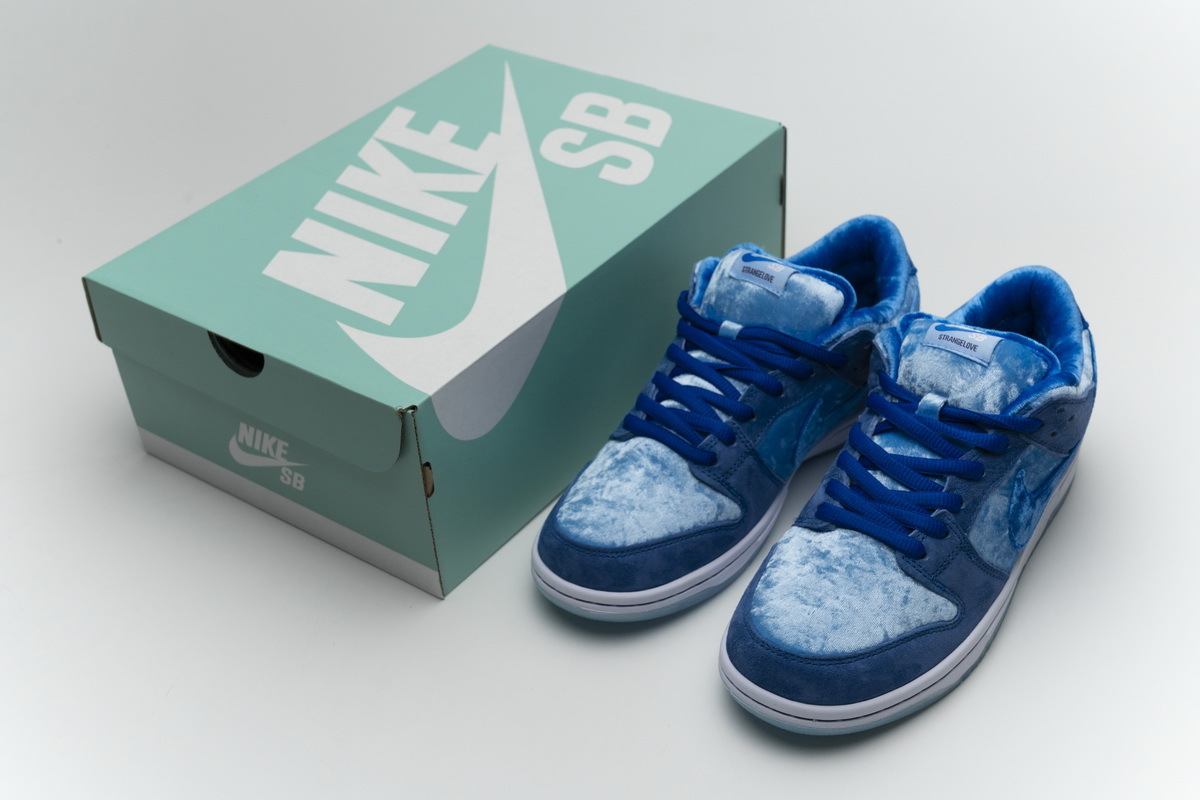     Nike SB Dunk Low Strange Love Blue