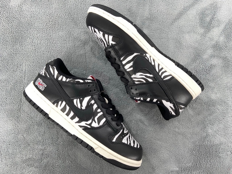     Quartersnacks x Nike SB Dunk Low Zebra