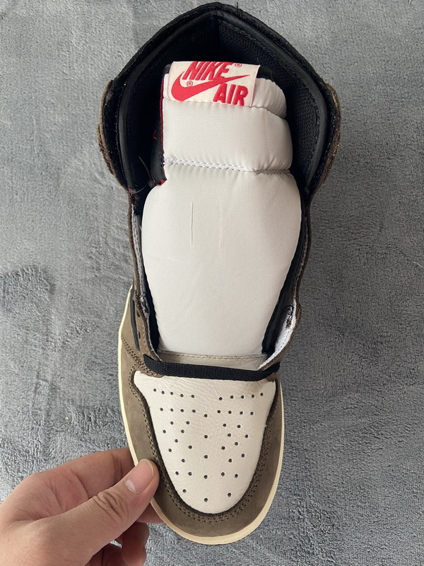XP Factory Sneakers & Air Jordan 1 High Travis Scott CD4487-100