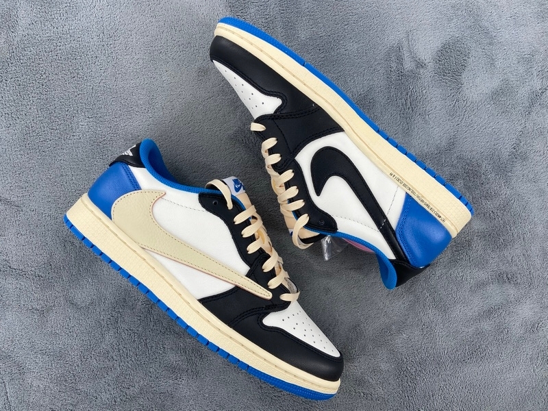 XP Factory Sneakers & Air Jordan 1 Low Fragment x Travis Scott DM7866-140