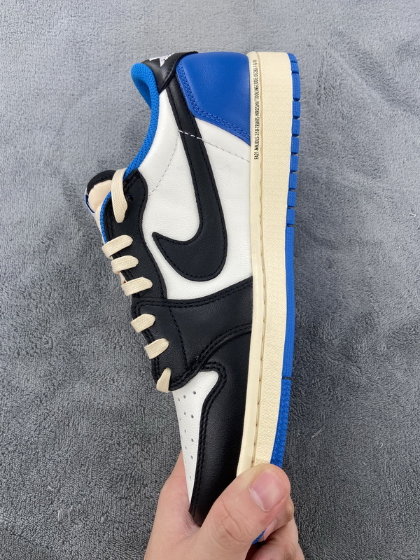 XP Factory Sneakers & Air Jordan 1 Low Fragment x Travis Scott DM7866-140