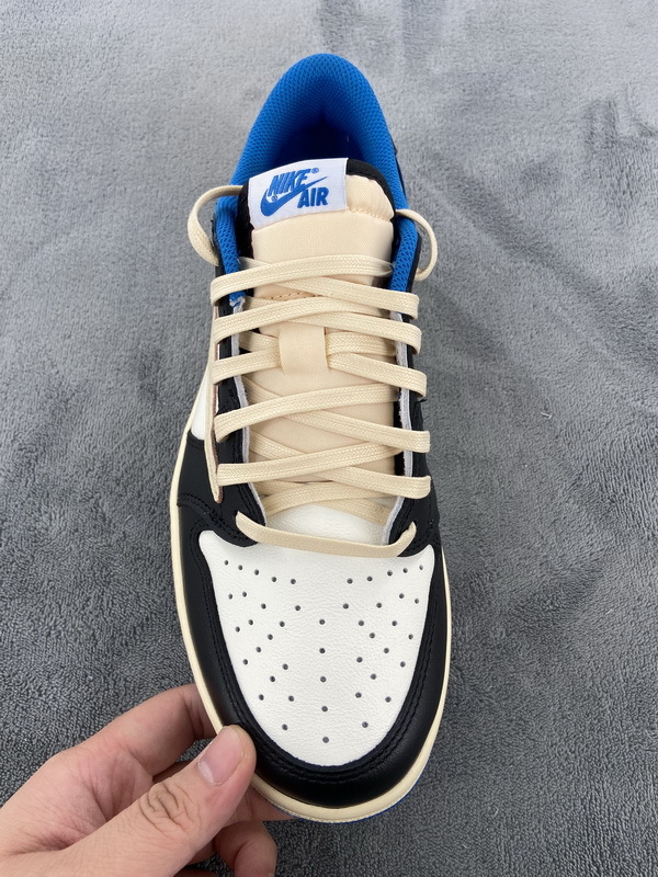 XP Factory Sneakers & Air Jordan 1 Low Fragment x Travis Scott DM7866-140