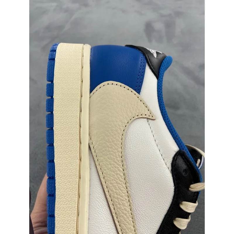 XP Factory Sneakers & Air Jordan 1 Low Fragment x Travis Scott DM7866-140