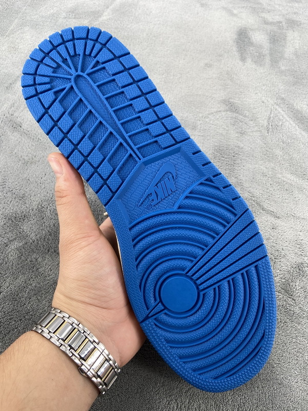 XP Factory Sneakers & Air Jordan 1 Low Fragment x Travis Scott DM7866-140