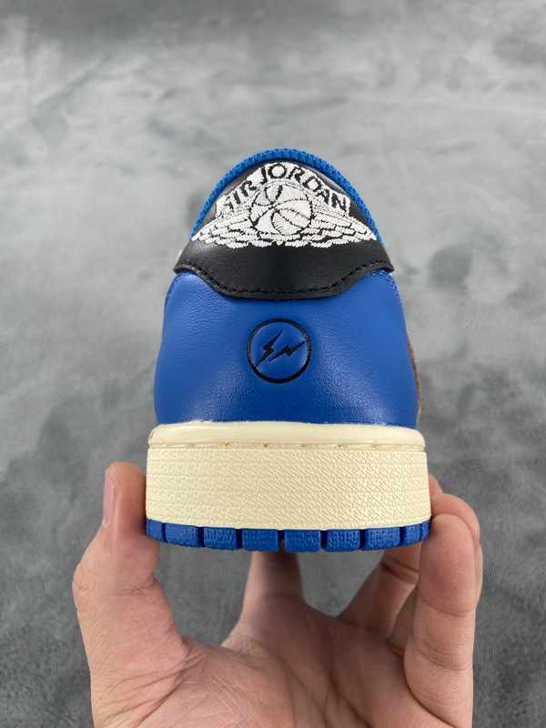 XP Factory Sneakers & Air Jordan 1 Low Fragment x Travis Scott DM7866-140