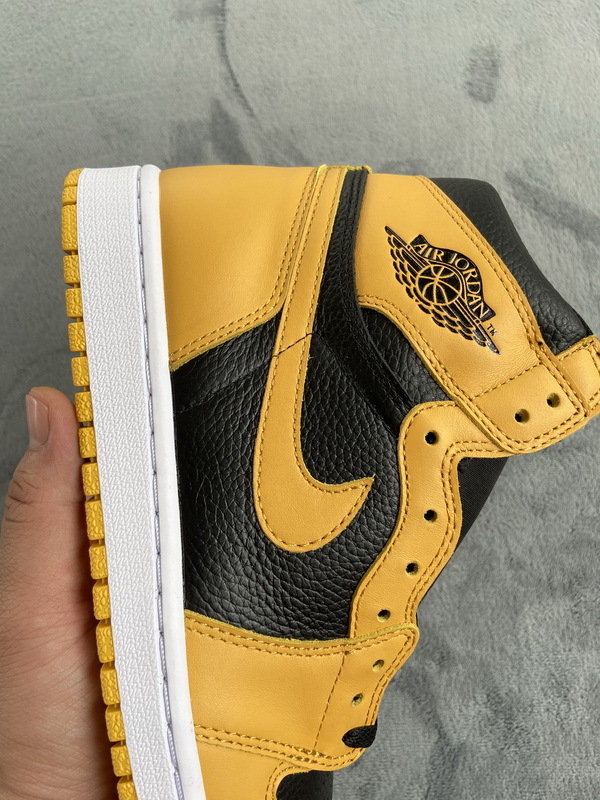 XP Factory Sneakers & Air Jordan 1 Retro High Pollen 555088-701