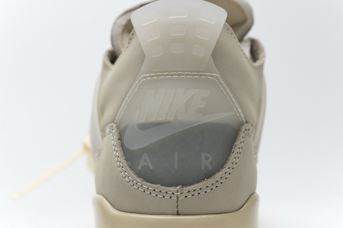 XP Factory Sneakers & Air Jordan 4 Retro Off-White Sail (W) CV9388-100