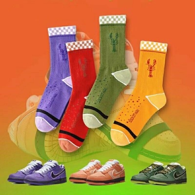 Dunk Low Lobster  Socks  01