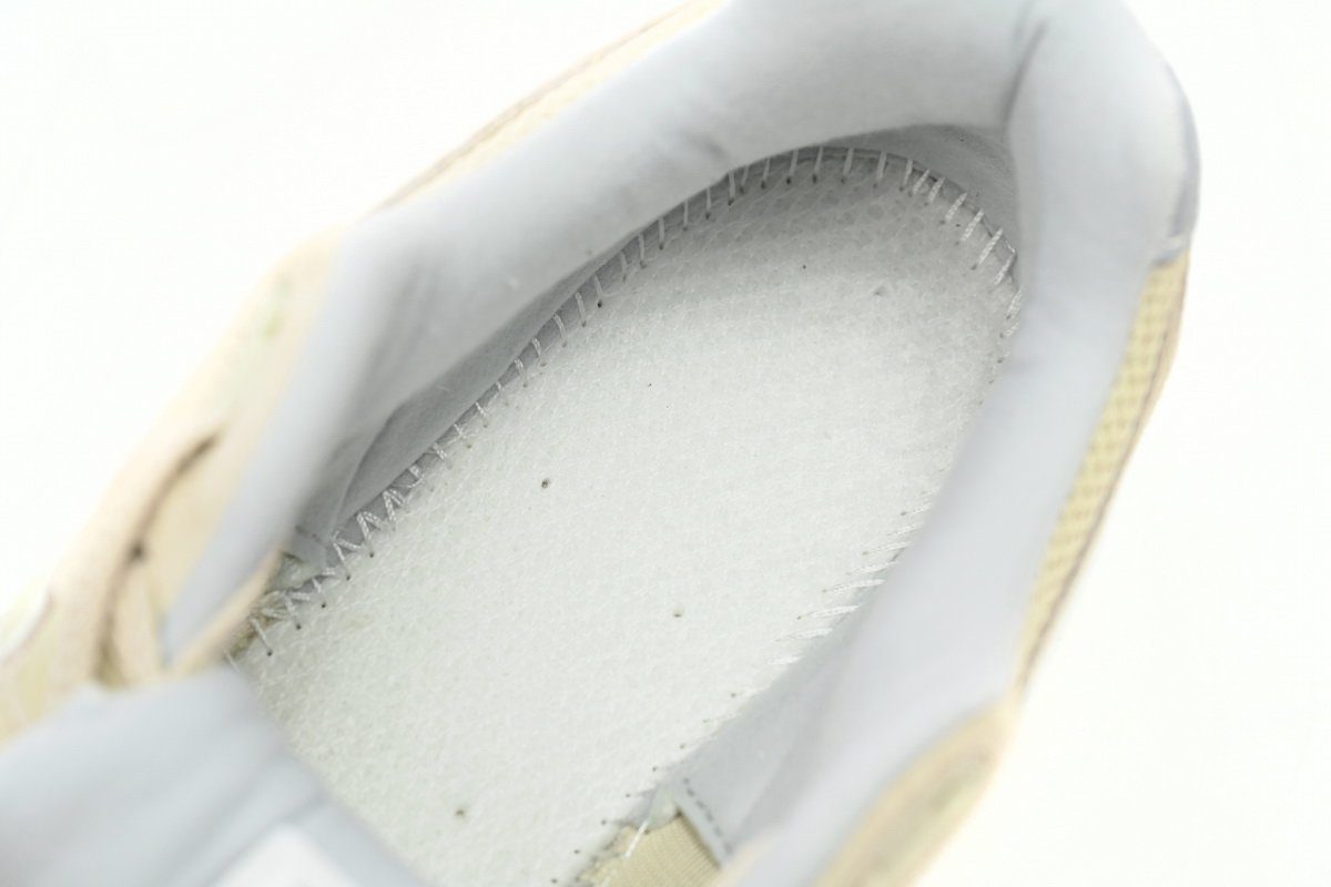 Pkgod New Balance 2002R Beige