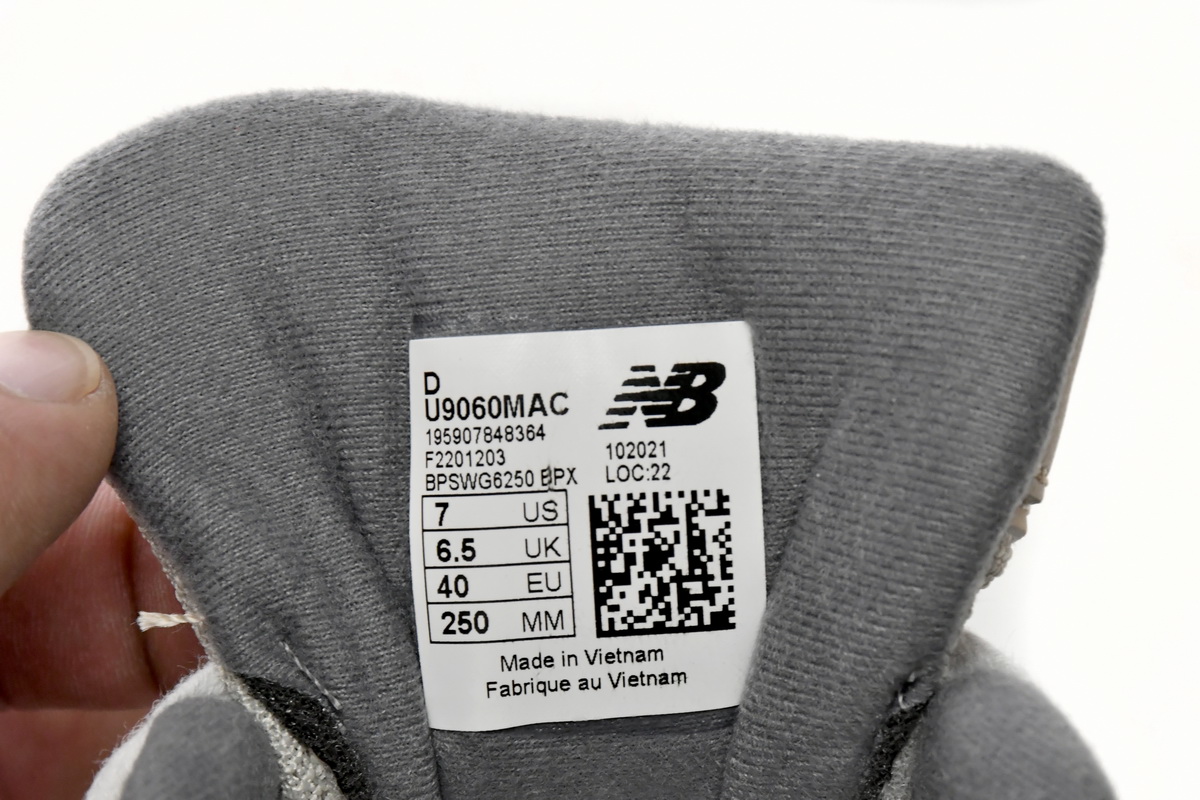     New Balance 9060 Sea Salt