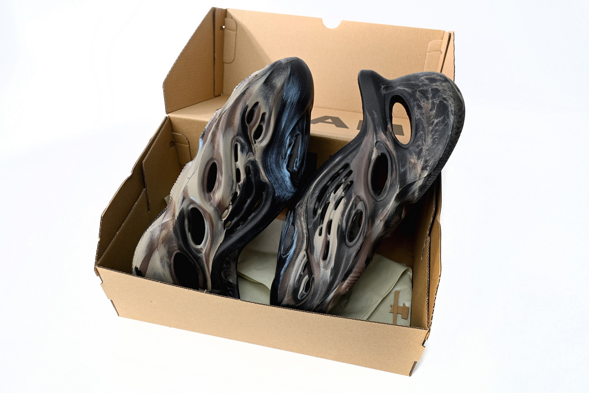 Pkgod adidas Yeezy Foam RNR MX Cinder