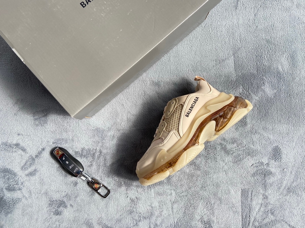      Balenciaga Triple S Nude
