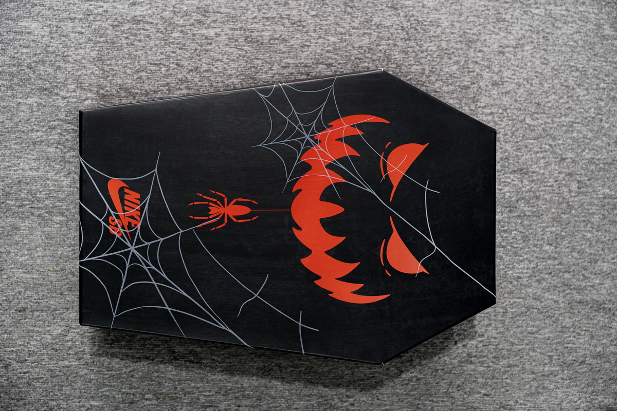 Pkgod Nike SB Dunk Low Night of Mischief Halloween​