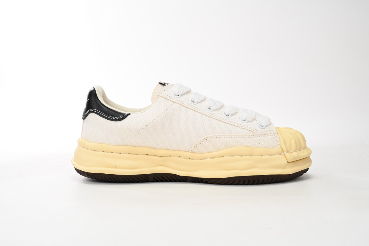 Pkgod NO.785 MIHARA YASUHIRO White And White Yellow Black Background