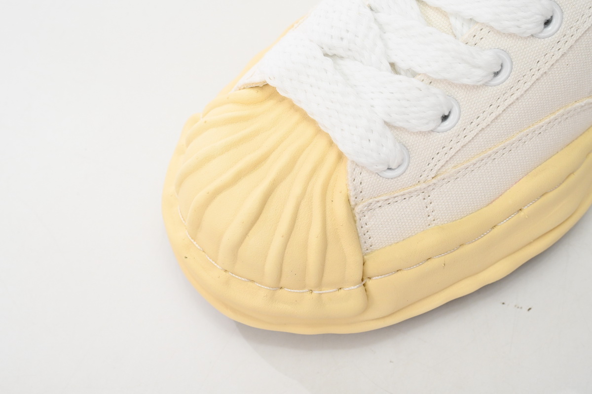 Pkgod NO.785 MIHARA YASUHIRO White And White Yellow Black Background
