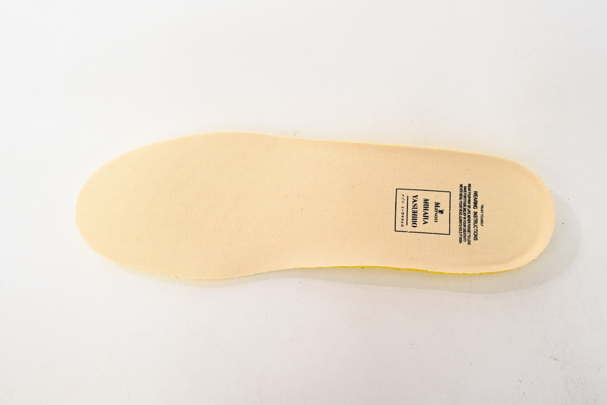 Pkgod NO.785 MIHARA YASUHIRO White And White Yellow Black Background