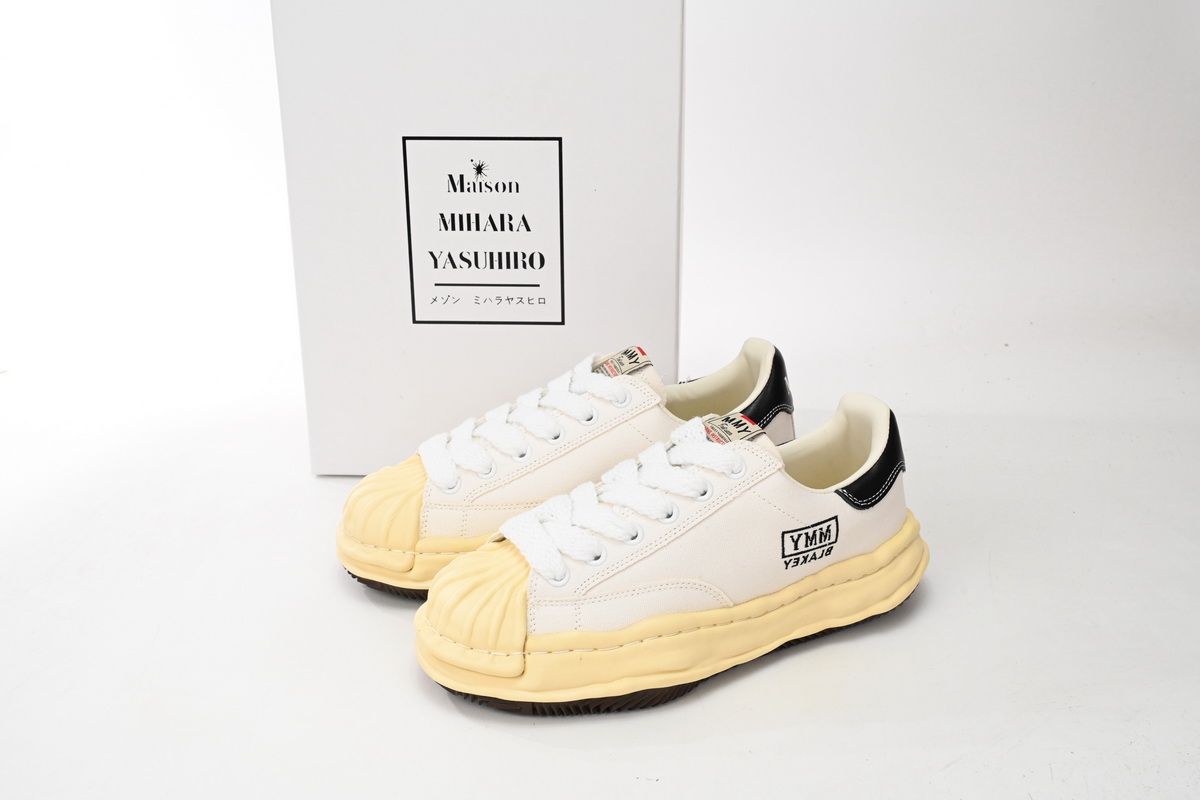 Pkgod NO.785 MIHARA YASUHIRO White And White Yellow Black Background