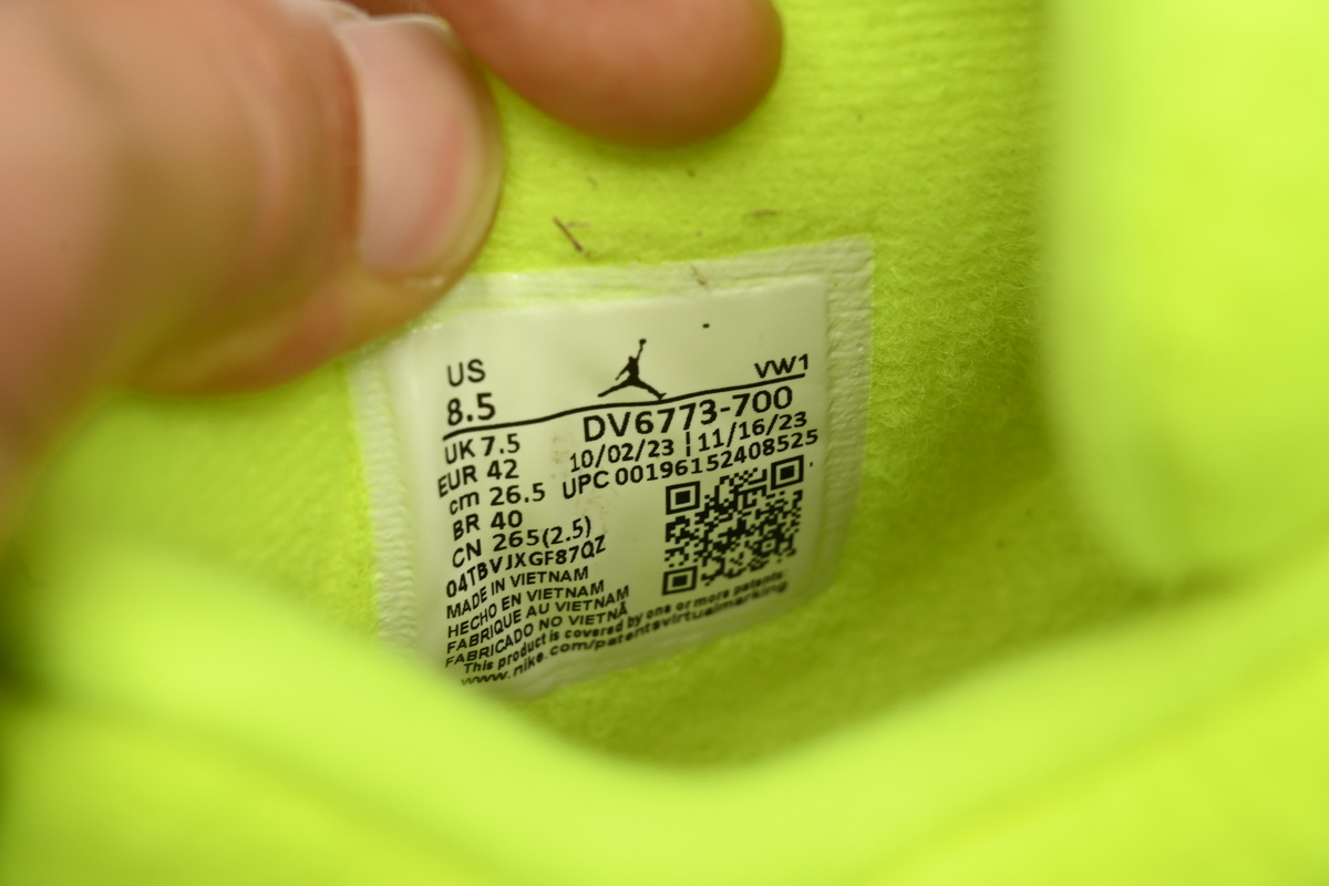     Tagz x Air jordan 4 Plush Fluorescent Yellow