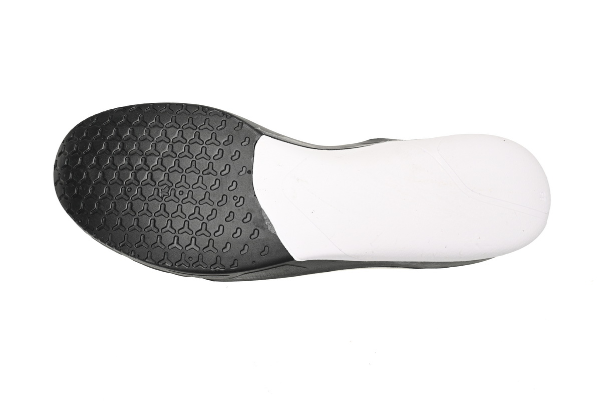    Nike Kobe 11 “Mamba Day” 865773-991
