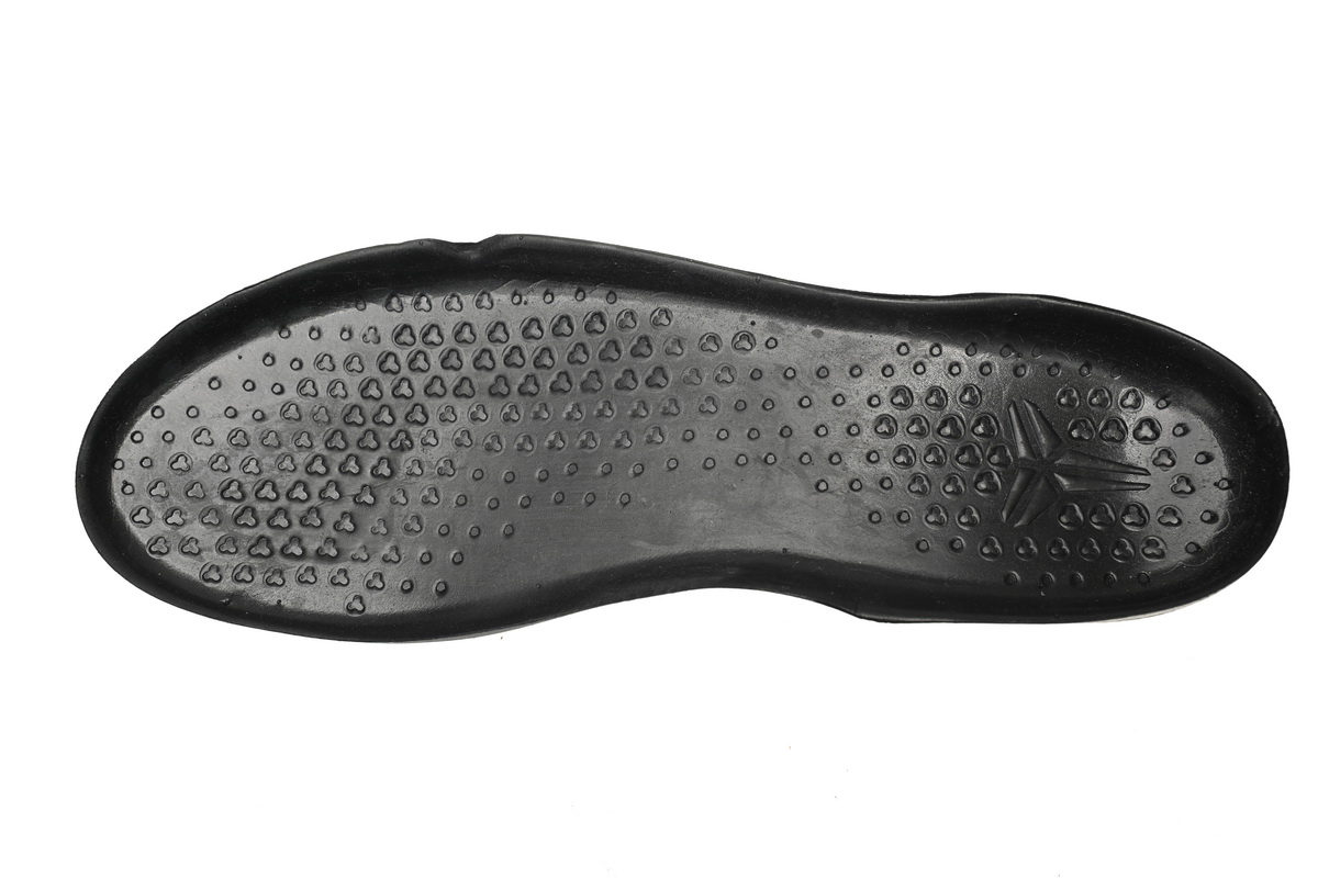    Nike Kobe 11 “Mamba Day” 865773-991