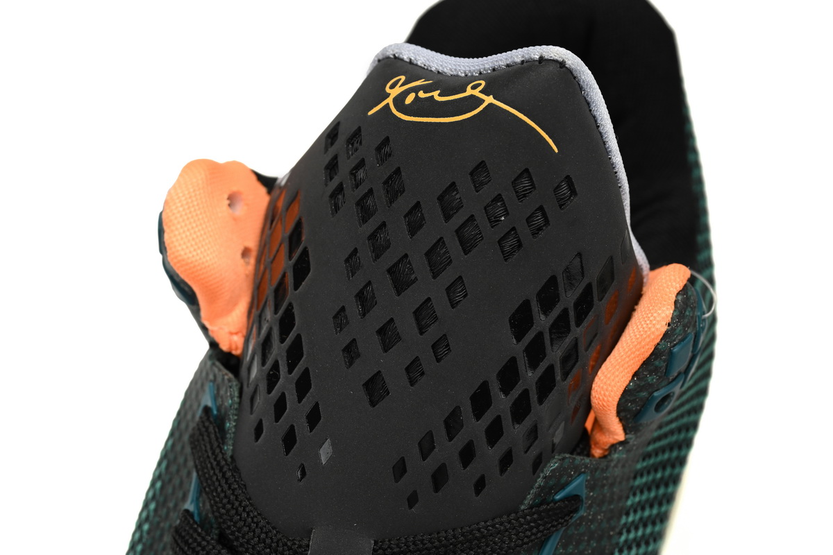    Nike Kobe 10 'Flight' 705317-308