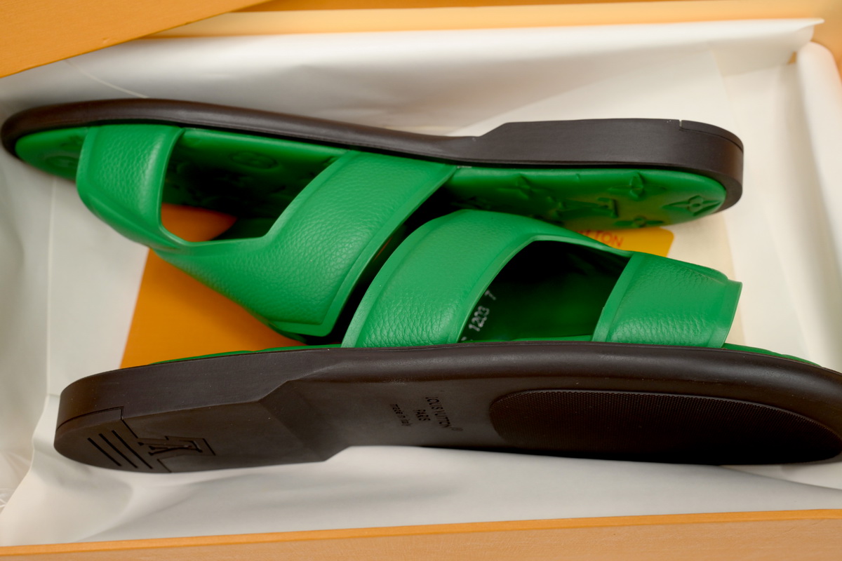 BLUE LOUIS VUITTON Oasis Green Glossy Surface