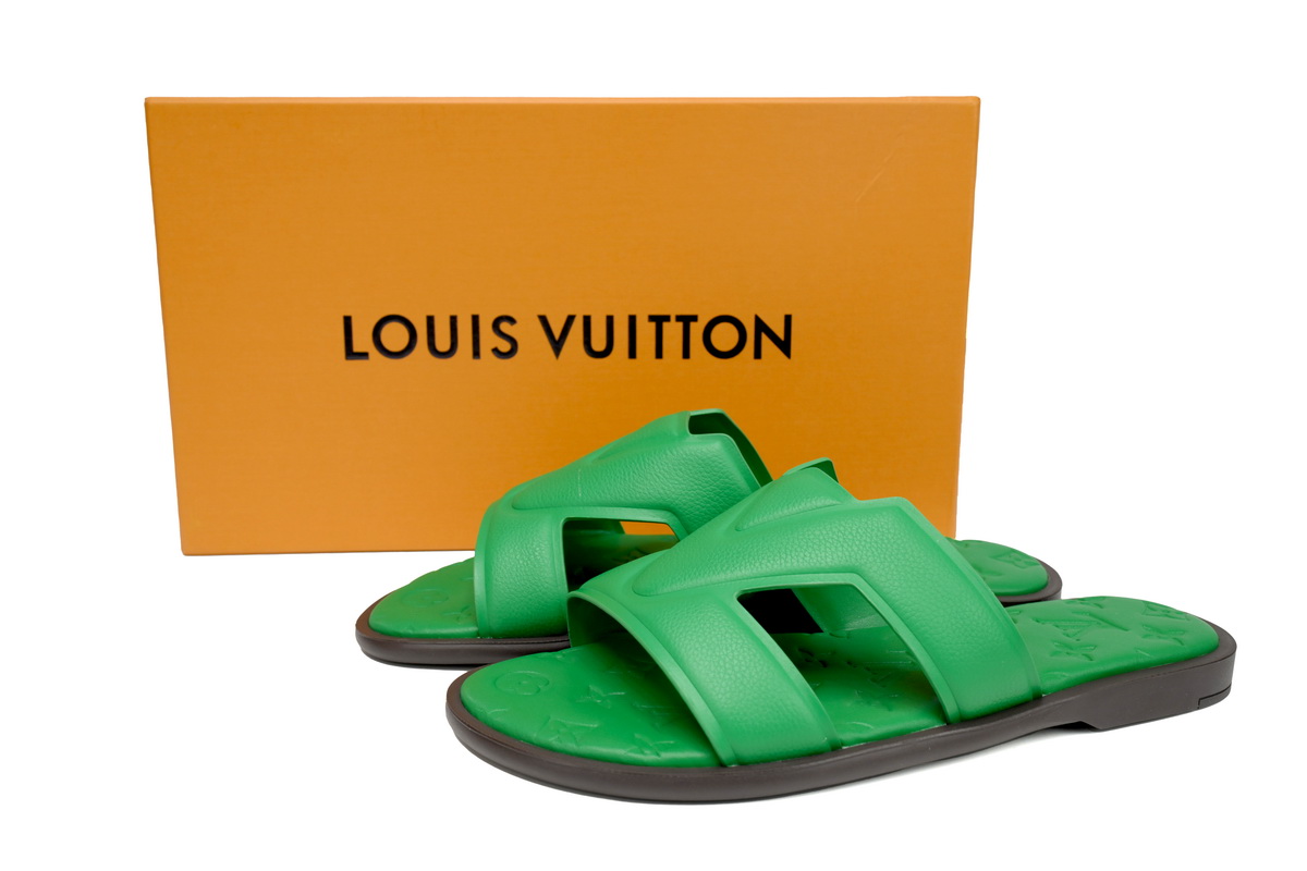 BLUE LOUIS VUITTON Oasis Green Glossy Surface