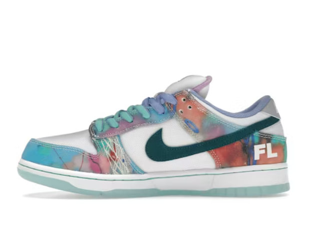     Nike SB Dunk Low Futura Laboratories Bleached Aqua HF6061-400