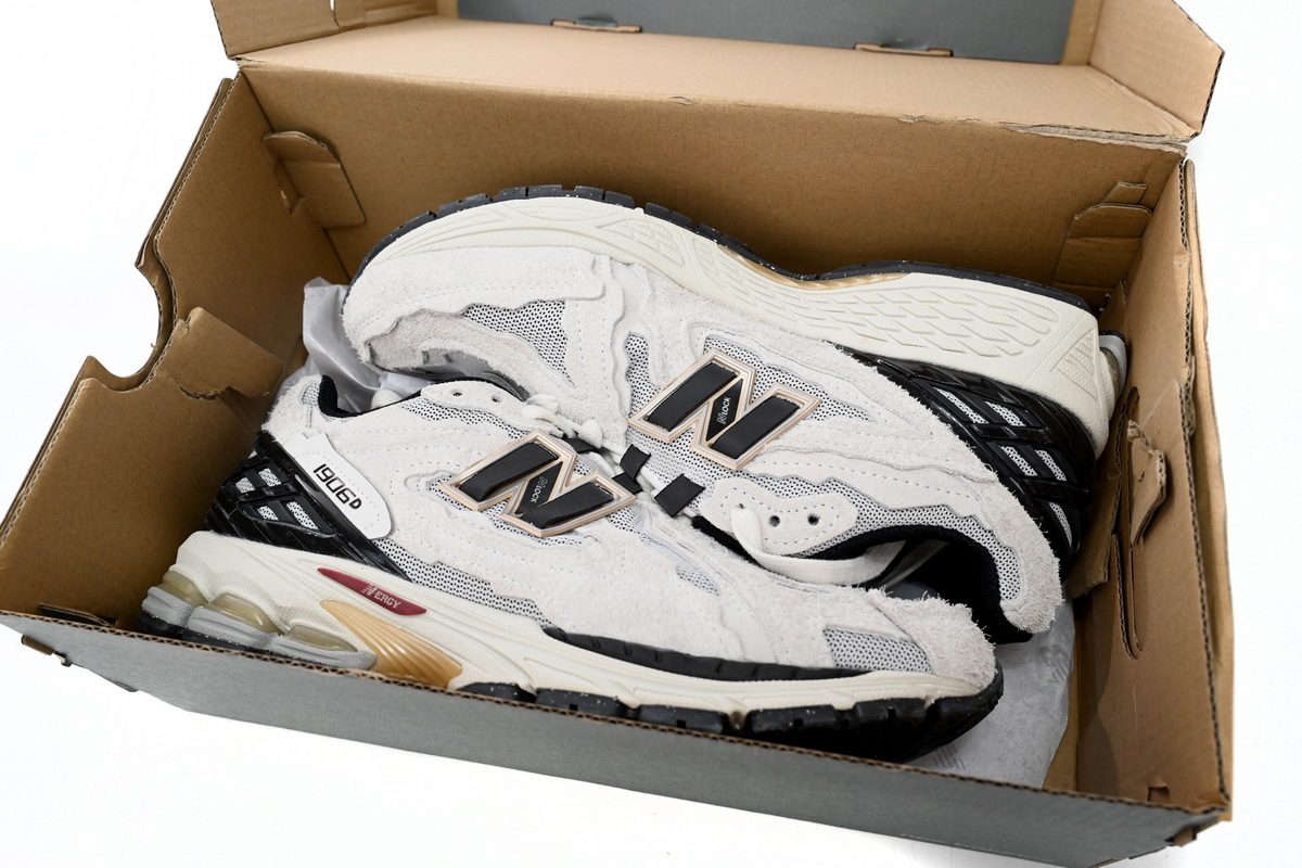    NEW BALANCE 1906R Light Gray M1906DC