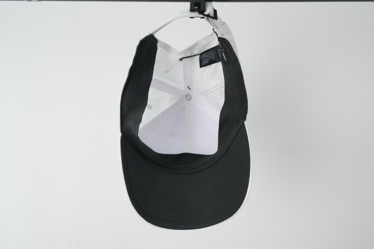    Nike Peaked Cap White