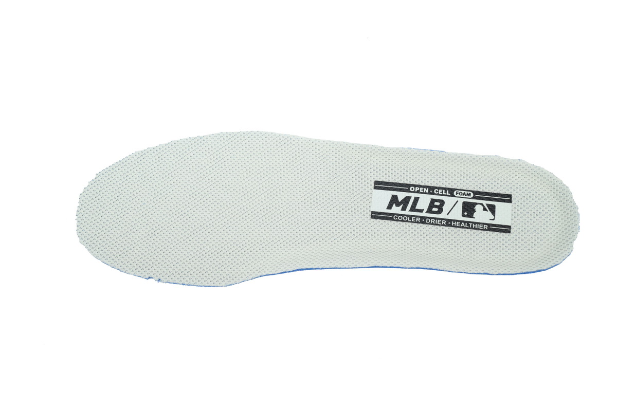    Giay MLB Chunky Window Monogram New York Yankees Black 3ASHBWM4N