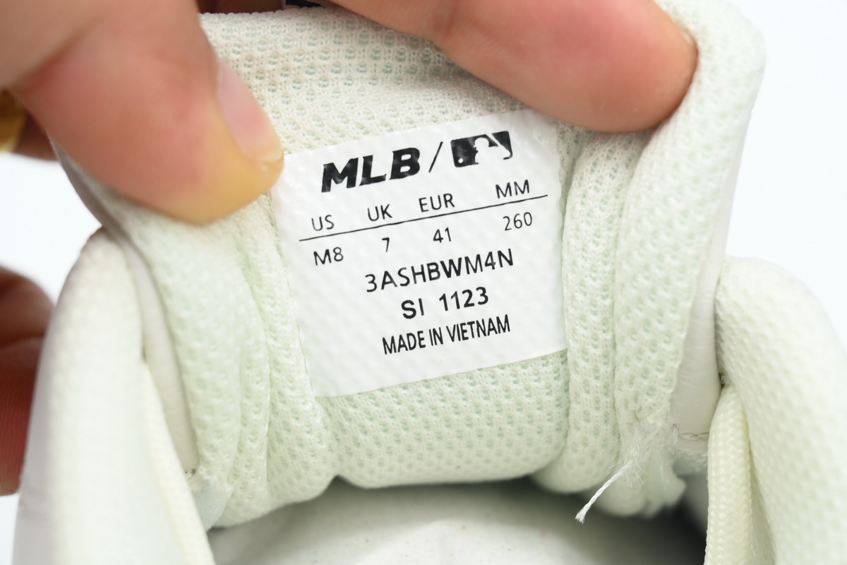    Giay MLB Chunky Window Monogram New York Yankees Black 3ASHBWM4N