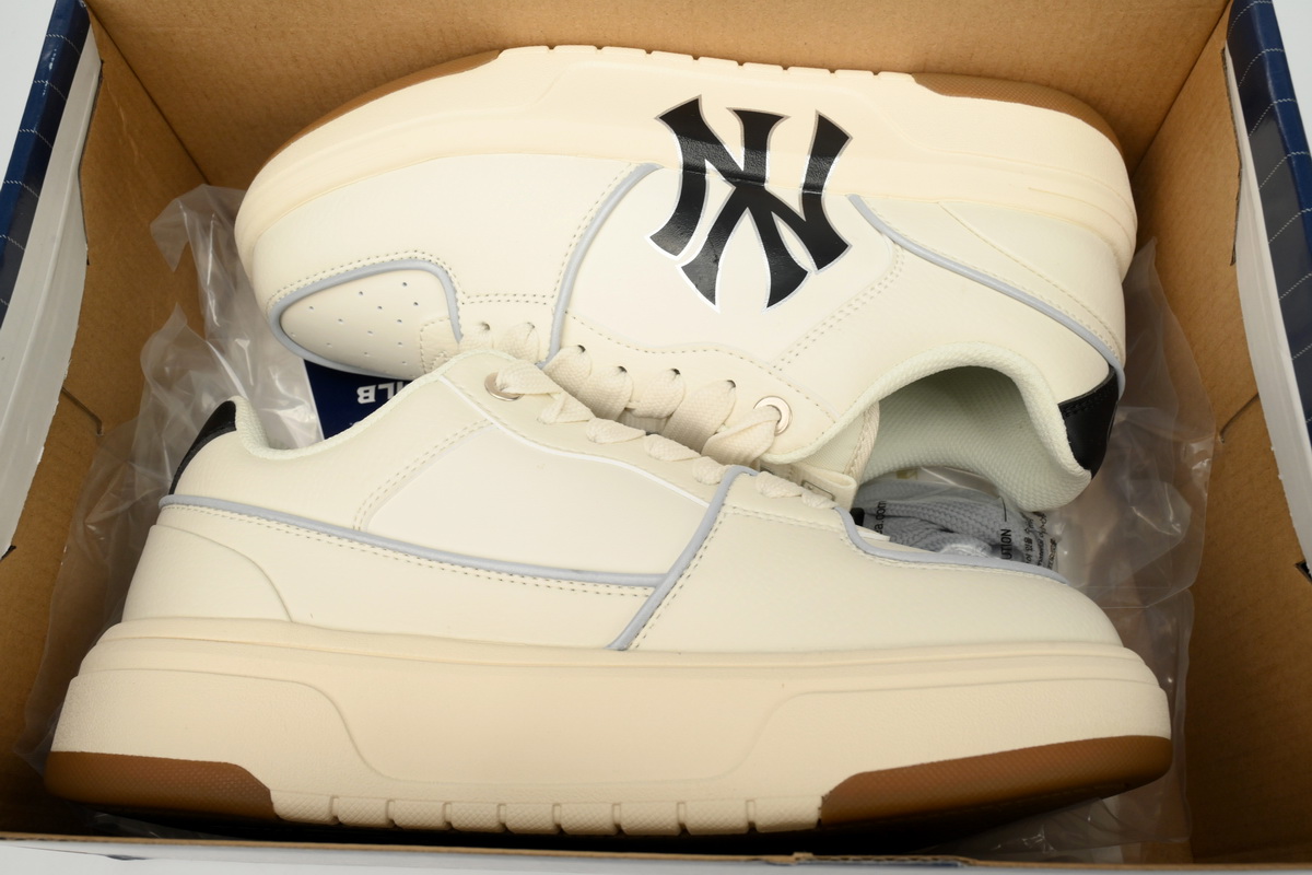    Giay MLB Chunky Liner Low New York Yankees Ivory 3ASXGA12N-50IVS