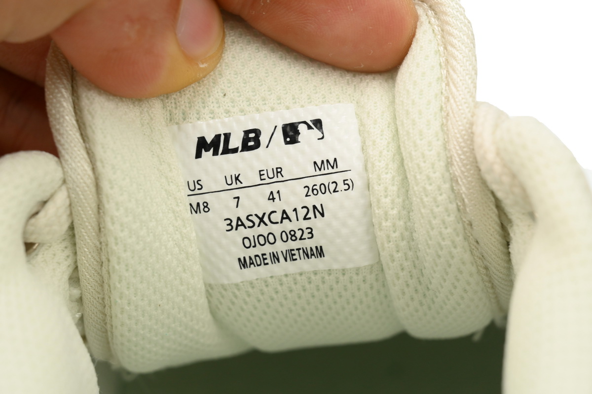    Giay MLB Chunky Liner Low New York Yankees Ivory 3ASXGA12N-50IVS