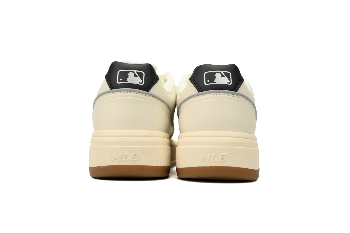    Giay MLB Chunky Liner Low New York Yankees Ivory 3ASXGA12N-50IVS