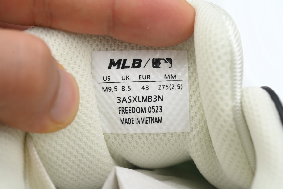    Giay MLB Chunky Liner Mid Basic New York Yankees Sneakers 3ASXLMB3N-50BKS