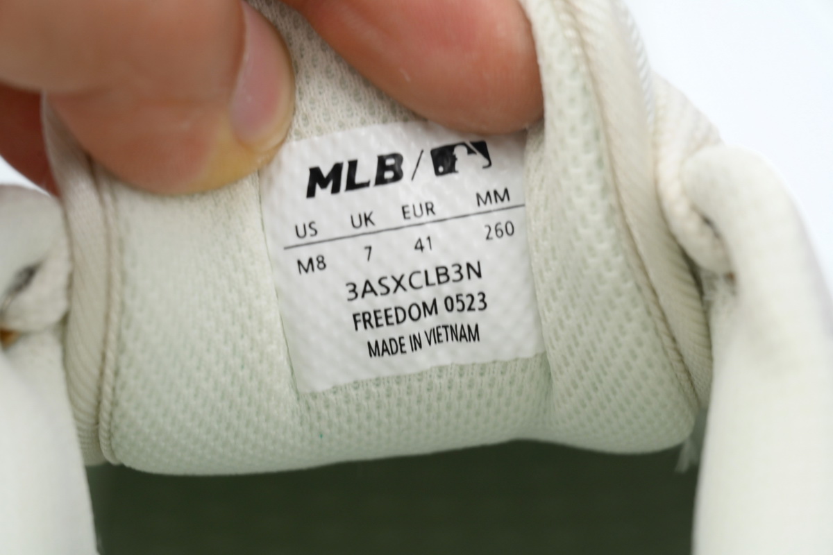    Giay MLB Chunky Liner Low Boston Red Sox Beige 3ASXCA12N-43G0S