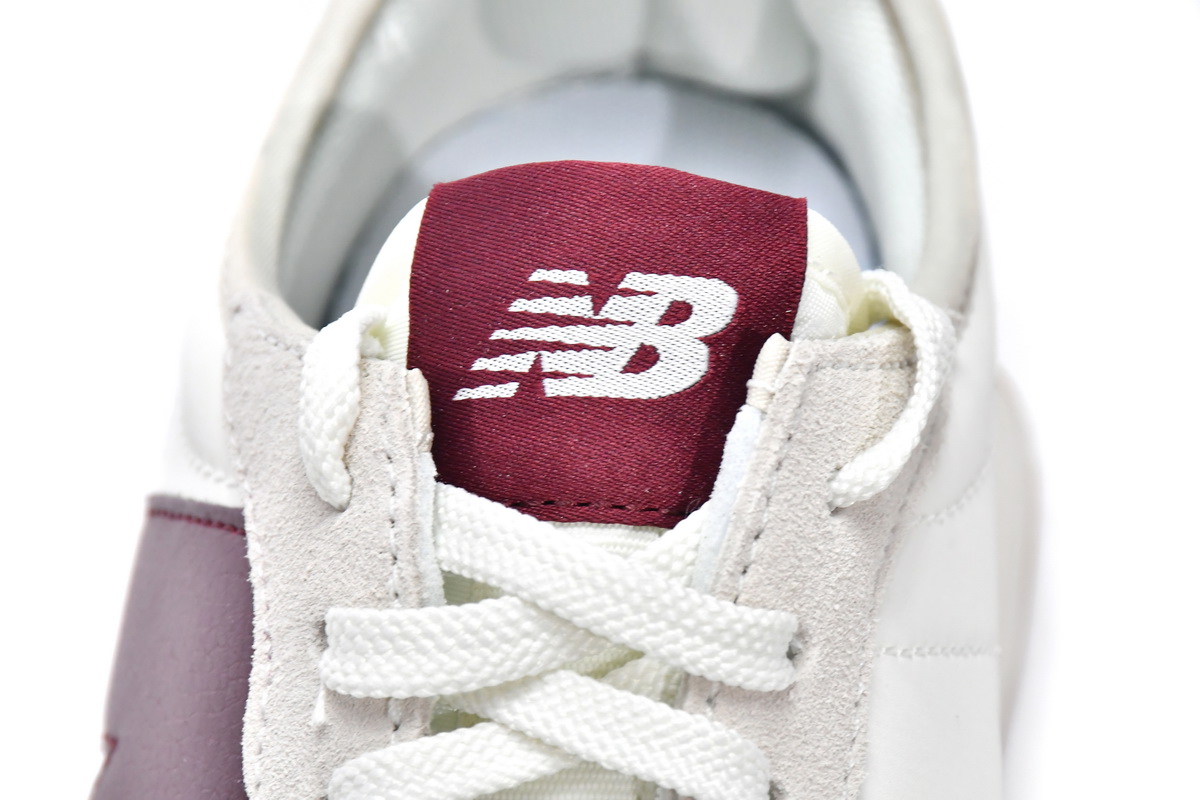 New Balance 327 Moonbeam Classic Burgundy WS327KA