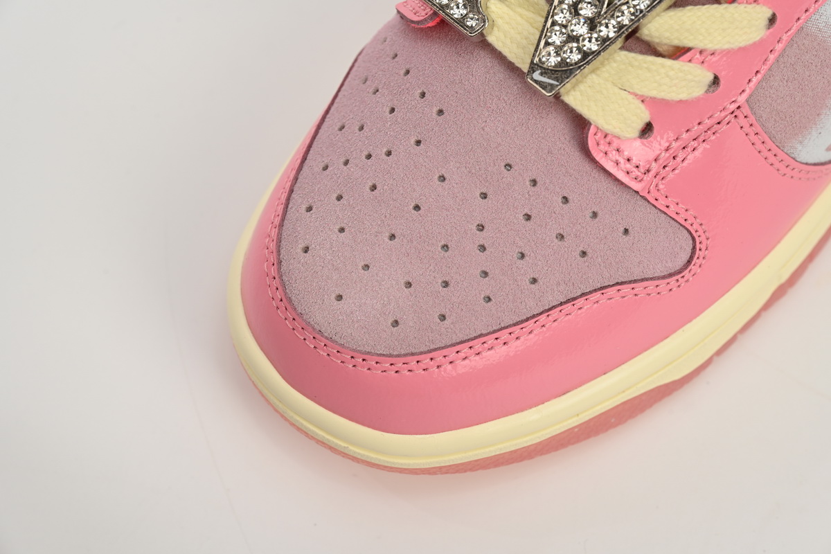    Nike Dunk Low LX Barbie FN8927-621