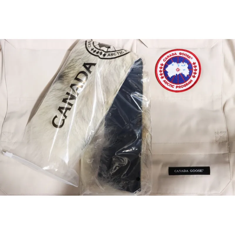 Top Quality Canada Goose Expedition feather collar down coat white